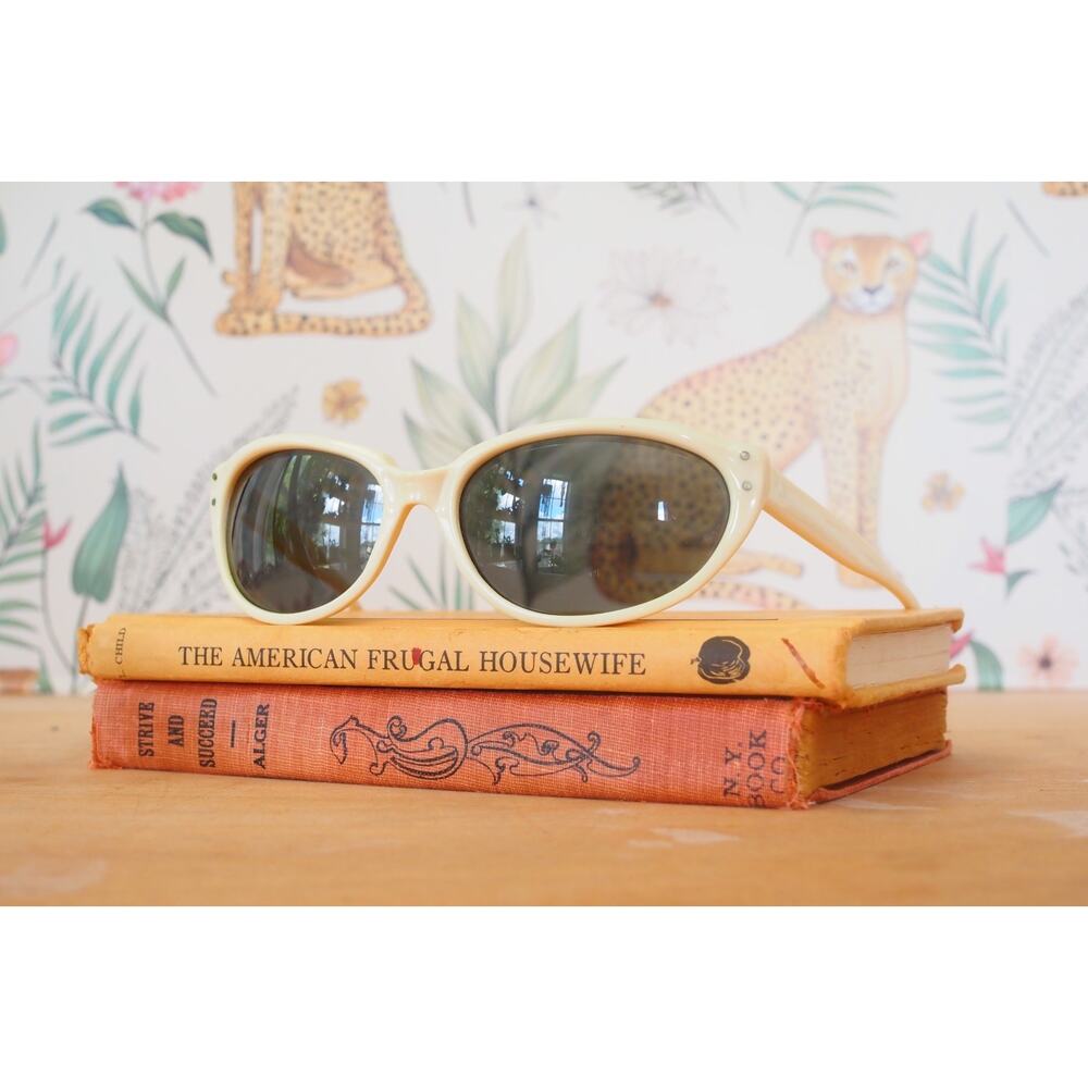 Vintage Artcraft Sunglasses 1960s Mod USA Made Beach Retro Rockabilly MCM Preppy